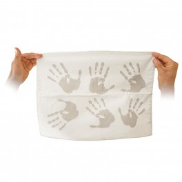 Chiffon aux empreintes de mains sales